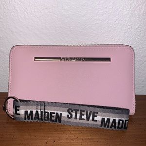 Pink Steve Madden wallet. Large clutch size with strap